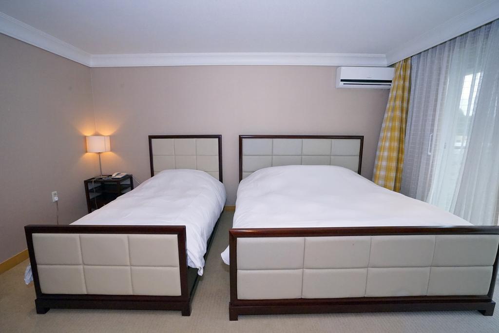 Lake Hills Jeju Resort Seogwipo Ngoại thất bức ảnh