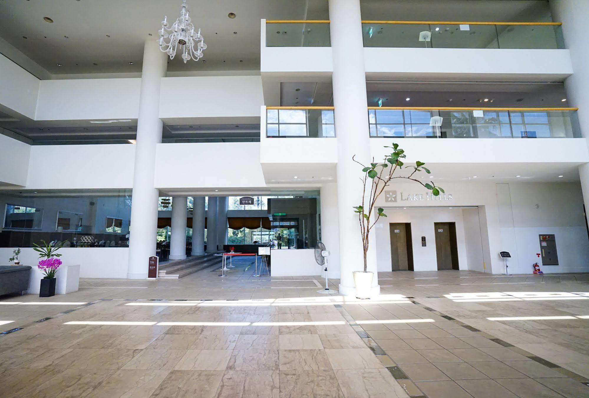 Lake Hills Jeju Resort Seogwipo Ngoại thất bức ảnh