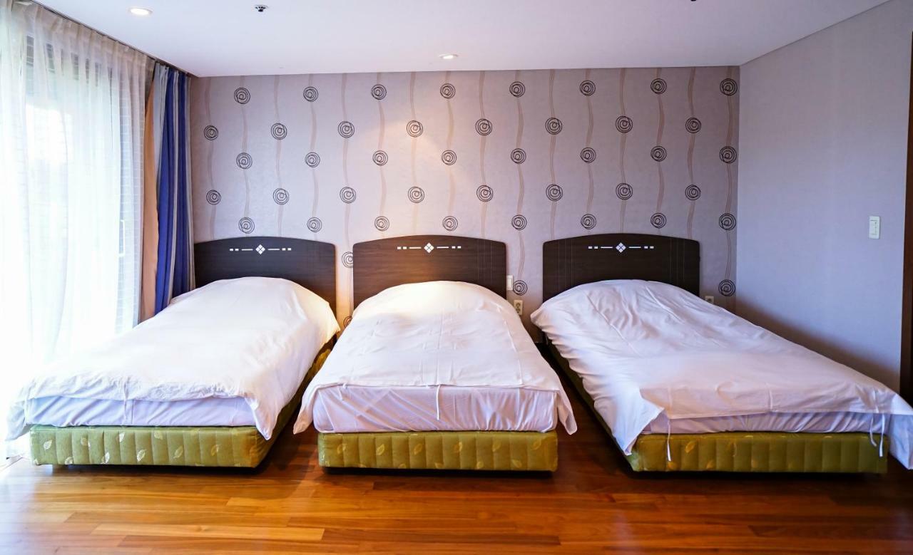 Lake Hills Jeju Resort Seogwipo Ngoại thất bức ảnh